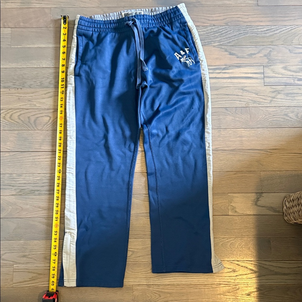 Vintage Abercrombie & Fitch Men's Navy and Beige Joggers